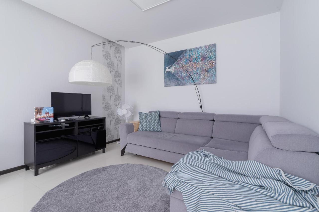 Wonderful Apartment Garden Residence By Noclegi Renters Krasków Exterior foto